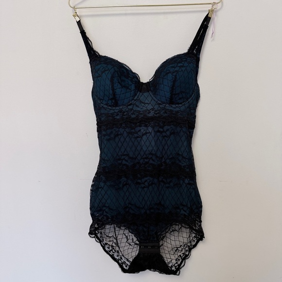 Other - Adorable Lace Bodysuit in Black and Teal 🌹